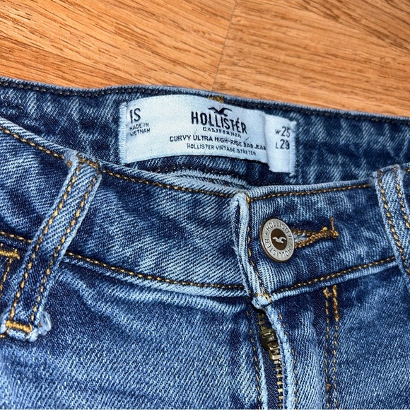 2- Hollister Women's Curvy Ultra High Rise Mom Jean Size 25x29 1S Denim Raw - Picture 4 of 4